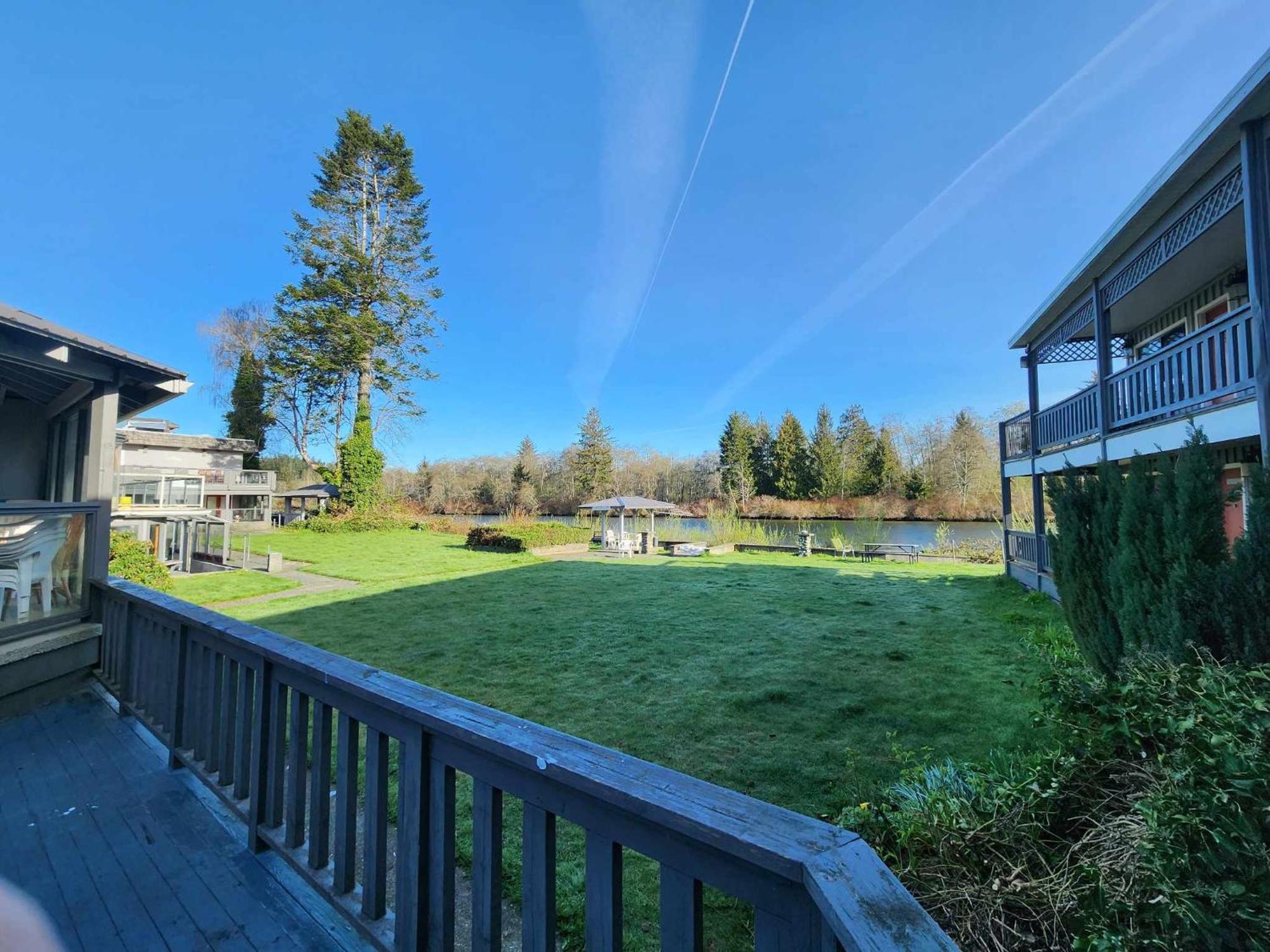 Campbell River Lodge By Riverside Exterior photo